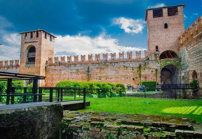 Крепость Кастельвеккьо (Castelvecchio)