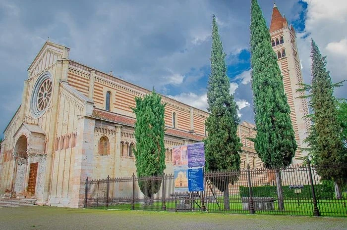 Базилика и аббатство святого Зенона (Сан-Дзено; Basilica e Abbazia di San Zeno)