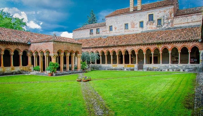 Базилика и аббатство святого Зенона (Сан-Дзено; Basilica e Abbazia di San Zeno)