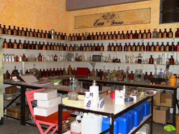 ОргАн парфюмера в частном магазинчике