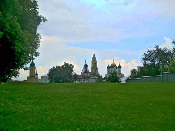 Вид на Брусинский монастырь