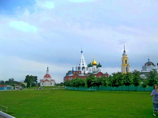 Вид на Брусинский монастырь