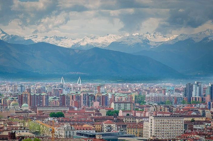 Вид на Турин со смотровой площадки Моле Антонеллиана (Mole Antonelliana) 