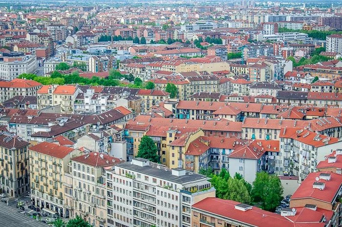 Вид на Турин со смотровой площадки Моле Антонеллиана (Mole Antonelliana) 
