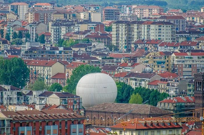 Вид на Турин со смотровой площадки Моле Антонеллиана (Mole Antonelliana) 