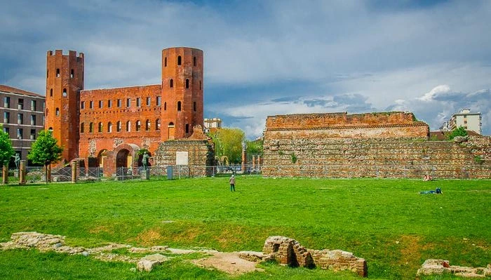 Дворцовые ворота (Порте Палатине, Porte Palatine)