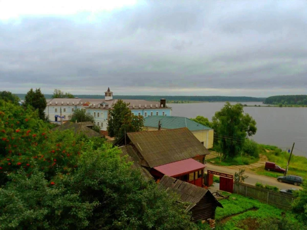 Вид на гостиницу "Саммит"