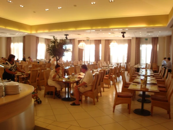 В ресторане