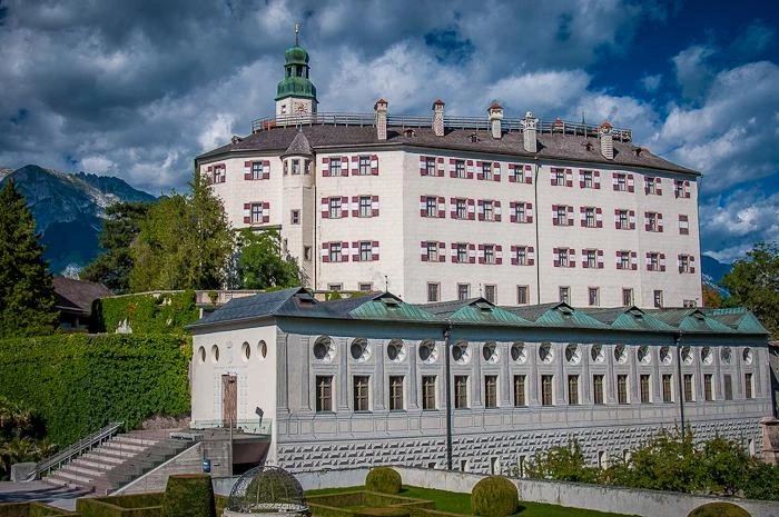 Замок Амбрас