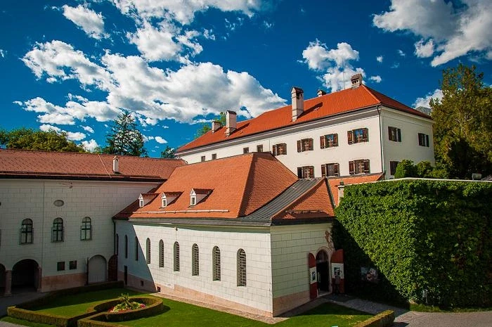 Замок Амбрас