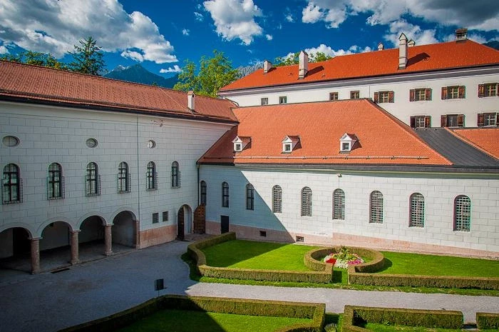 Замок Амбрас