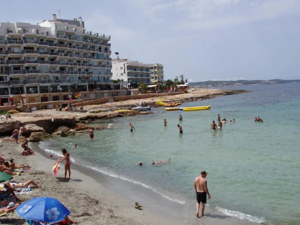 Пляж Caló des Moro ближний к отелю