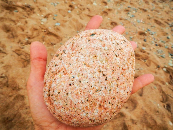 розовый камешек побережья LE Calanche