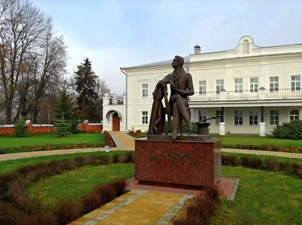 Поэт Дмитрий Веневитинов приходился троюродным братом А.С. Пушкину