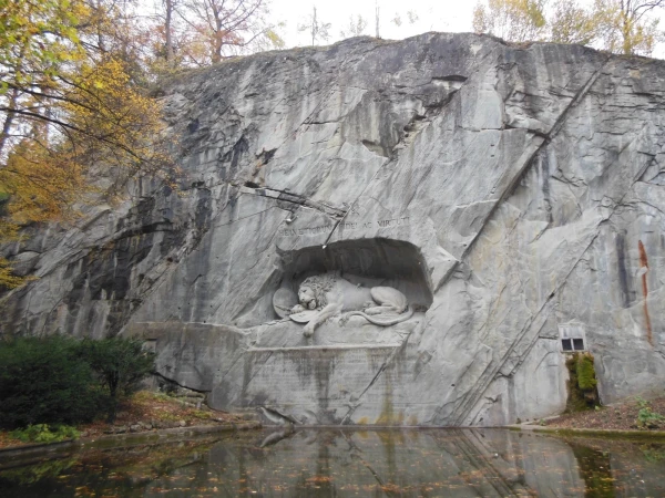 Умирающий лев
