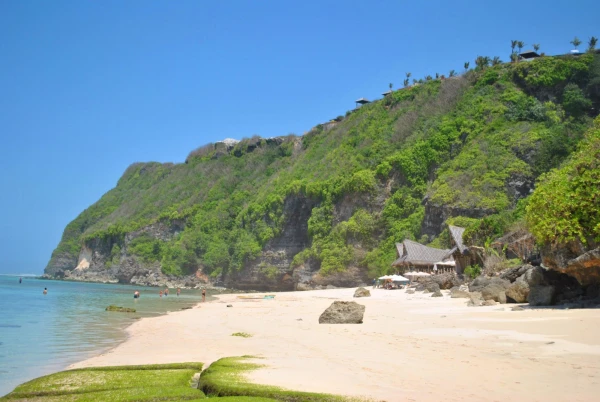 Finn's Beach Club