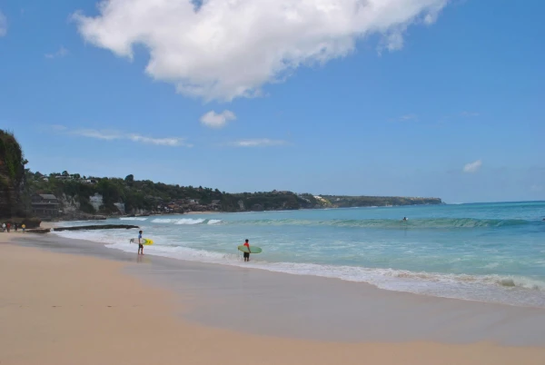 Finn's Beach Club