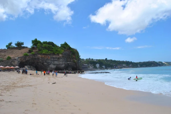Finn's Beach Club