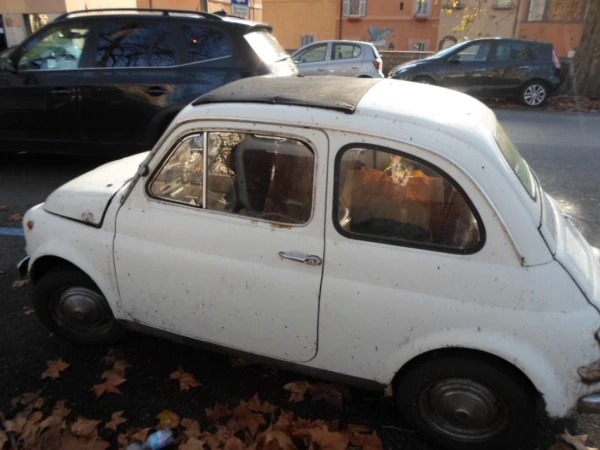 Крошечные римские автомобильчики!