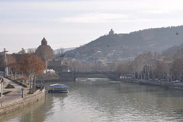Панорама Тбилиси, Кура