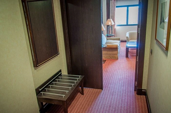 Hotel Cordoba Center. Наш номер. Прихожая