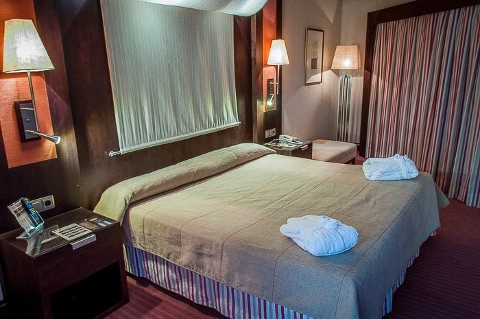 Hotel Cordoba Center. Наш номер. Спальня
