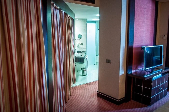 Hotel Cordoba Center. Наш номер. Спальня