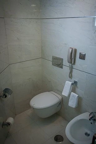 Hotel Cordoba Center. Наш номер. Туалет