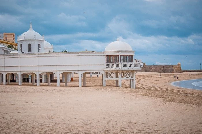 Кадис. Пляж la Caleta
