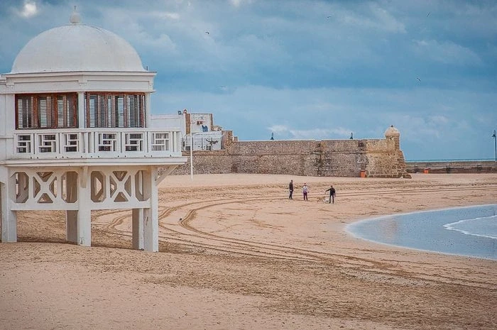 Кадис. Пляж la Caleta