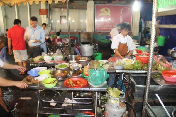 Кафе близь рынка Бен Тхань