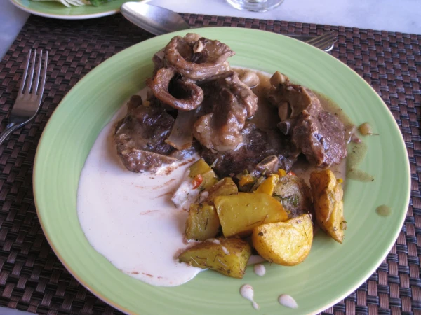 баранинка с картофелем и хумус,мммм