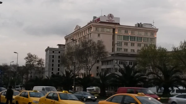вид на отель с улицы