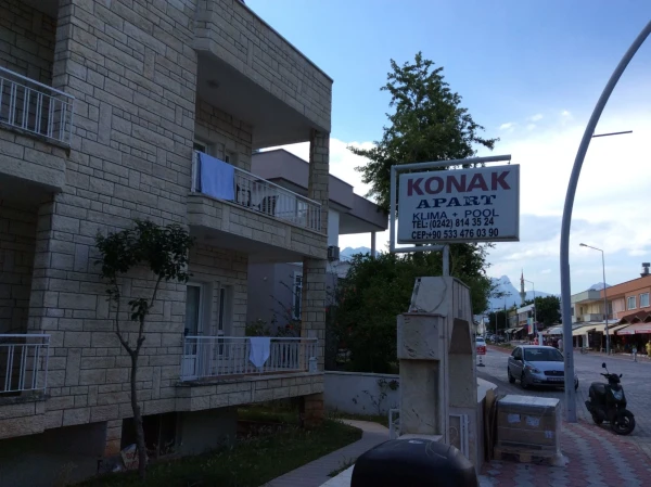 Возле Konak Apart 