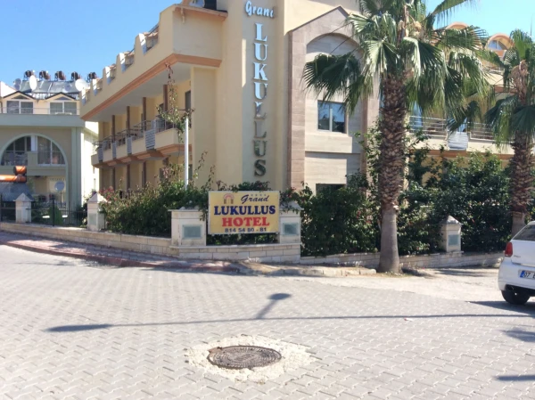 Отель Grand Lukullus 