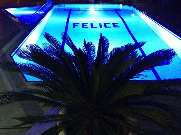Отель Felice Hotel 3* вечером