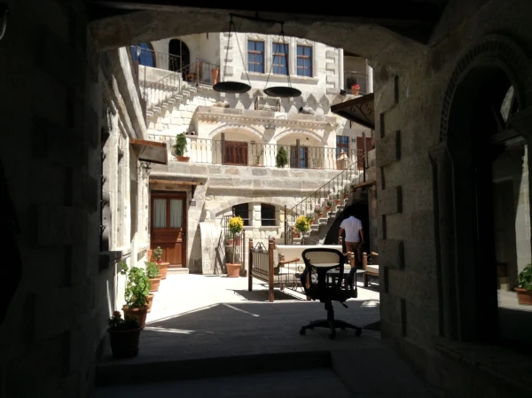 Отель Harman Cave Hotel 4*