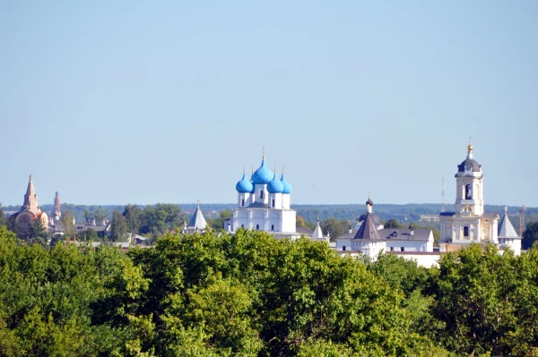 Соборная гора. Вид на Высоцкий мужской монастырь