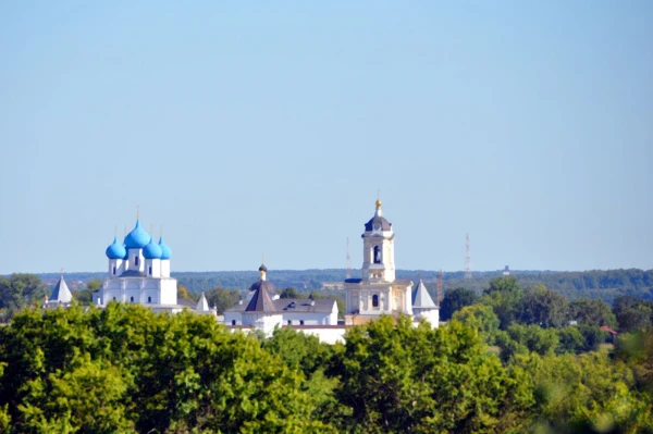 Соборная гора. Вид на Высоцкий мужской монастырь
