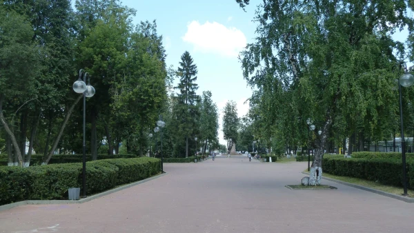 Скверик перед площадью Ленина