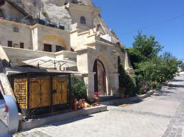 Общий вид отеля Miras Hotel