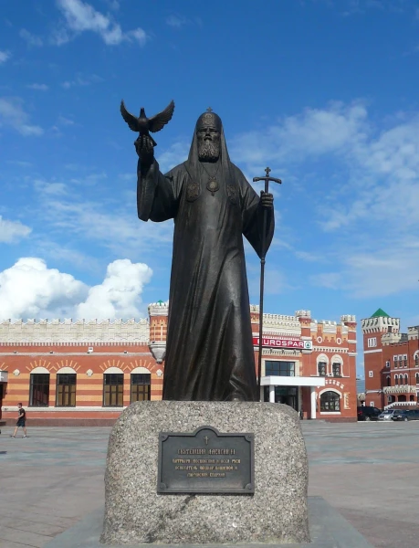 Памятник Святейшему Патриарху Московскому и всея Руси Алексию II