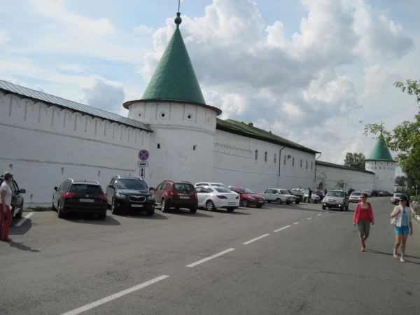 монастырские стены