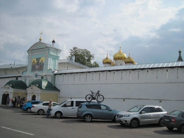 монастырские ворота