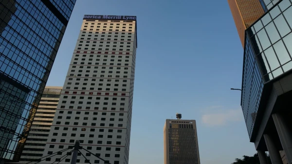 Jardine House - оригинальный небоскреб с круглыми окнами