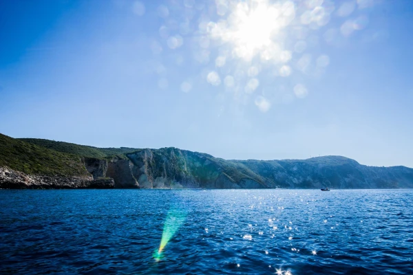 плаваем на лодке по морю