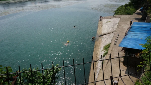 Вид с горы Фубо - люди там даже купаются, говорят, вода чистая