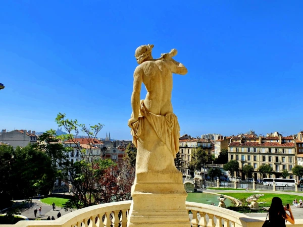 В парке  Лоншам (Le Parc Longchamp) 