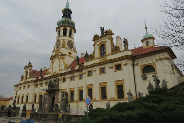Лорета.