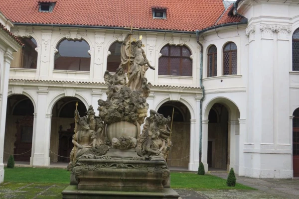 Лорета.
